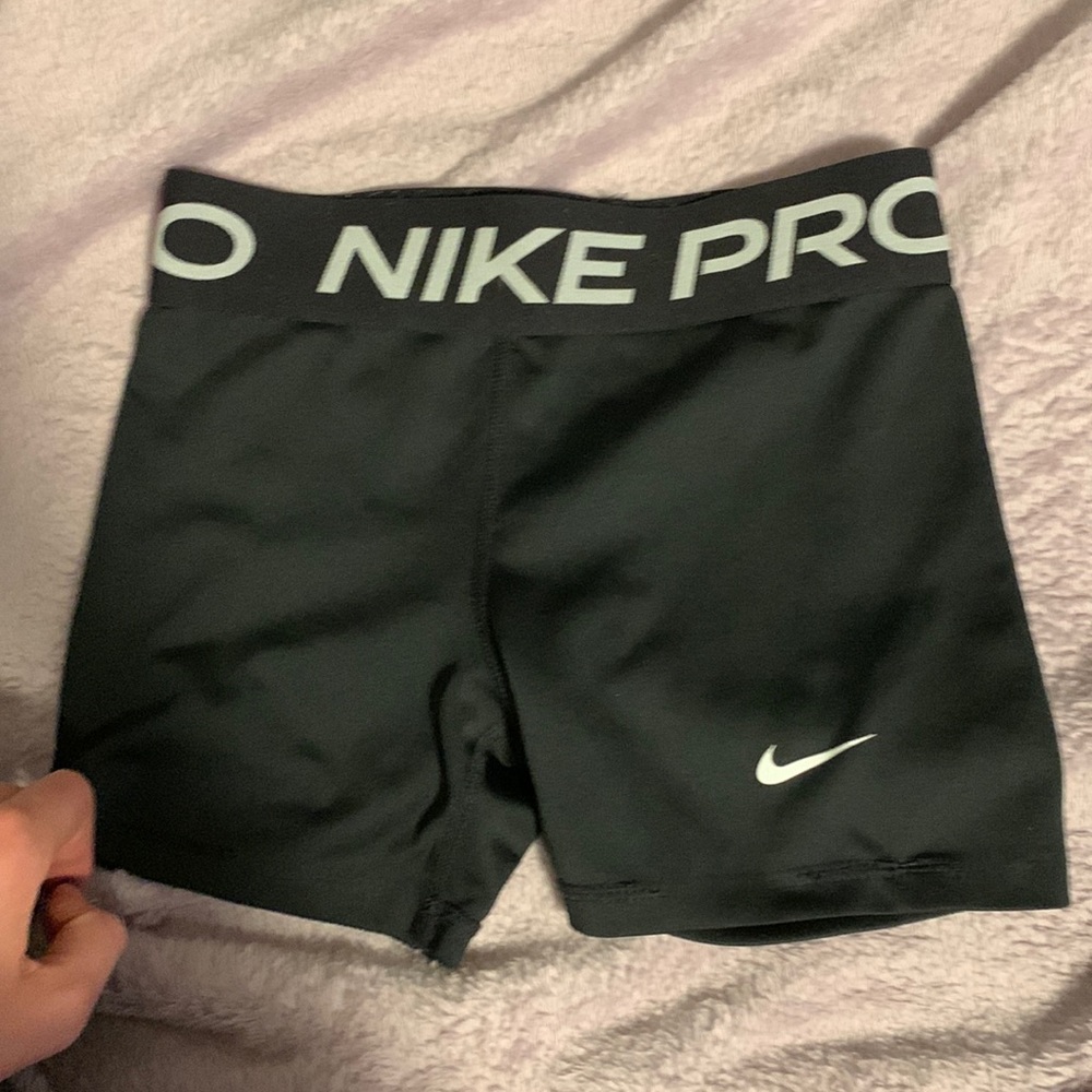 Black Nike pros real Nike size medium for kids girl